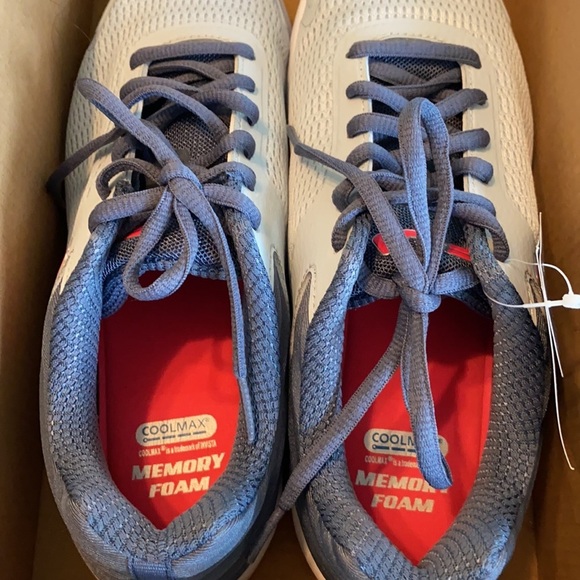 Woman’s Fila Coolmax Memory Foam size 8 Sneakers - Picture 6 of 12